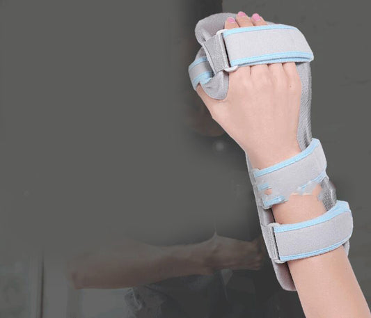 Protective Splint For Breathable Wrist Sprain. Férula protectora para esguince de muñeca transpirable